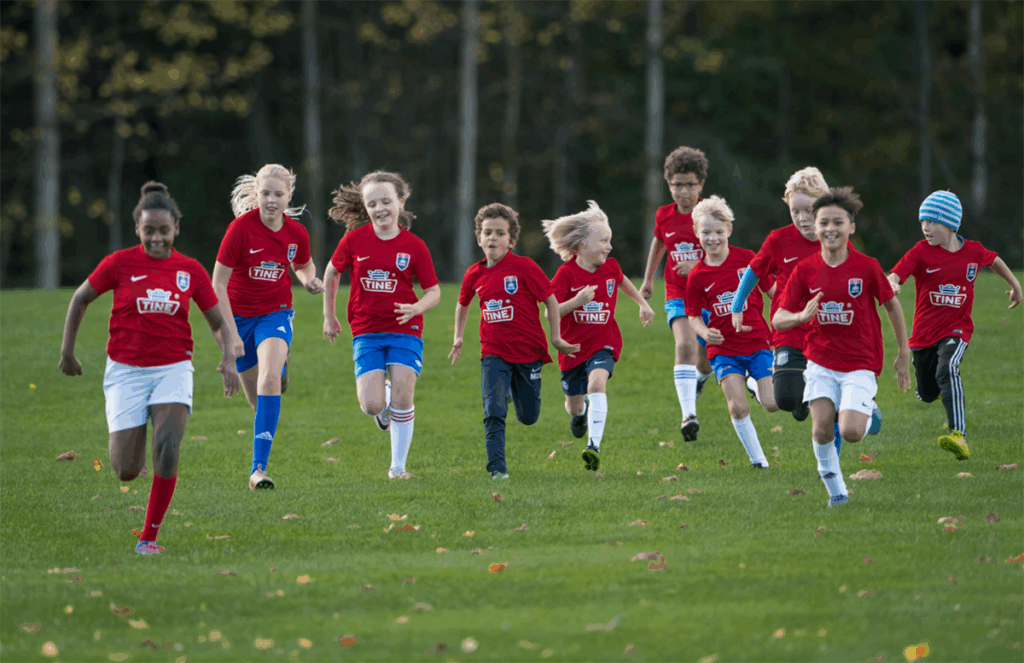 Thumbnail for Bli med på TINE fotballskole i sommer!