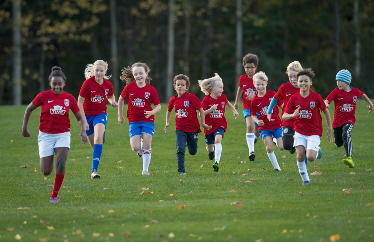 Thumbnail for Bli med på TINE fotballskole i sommer!